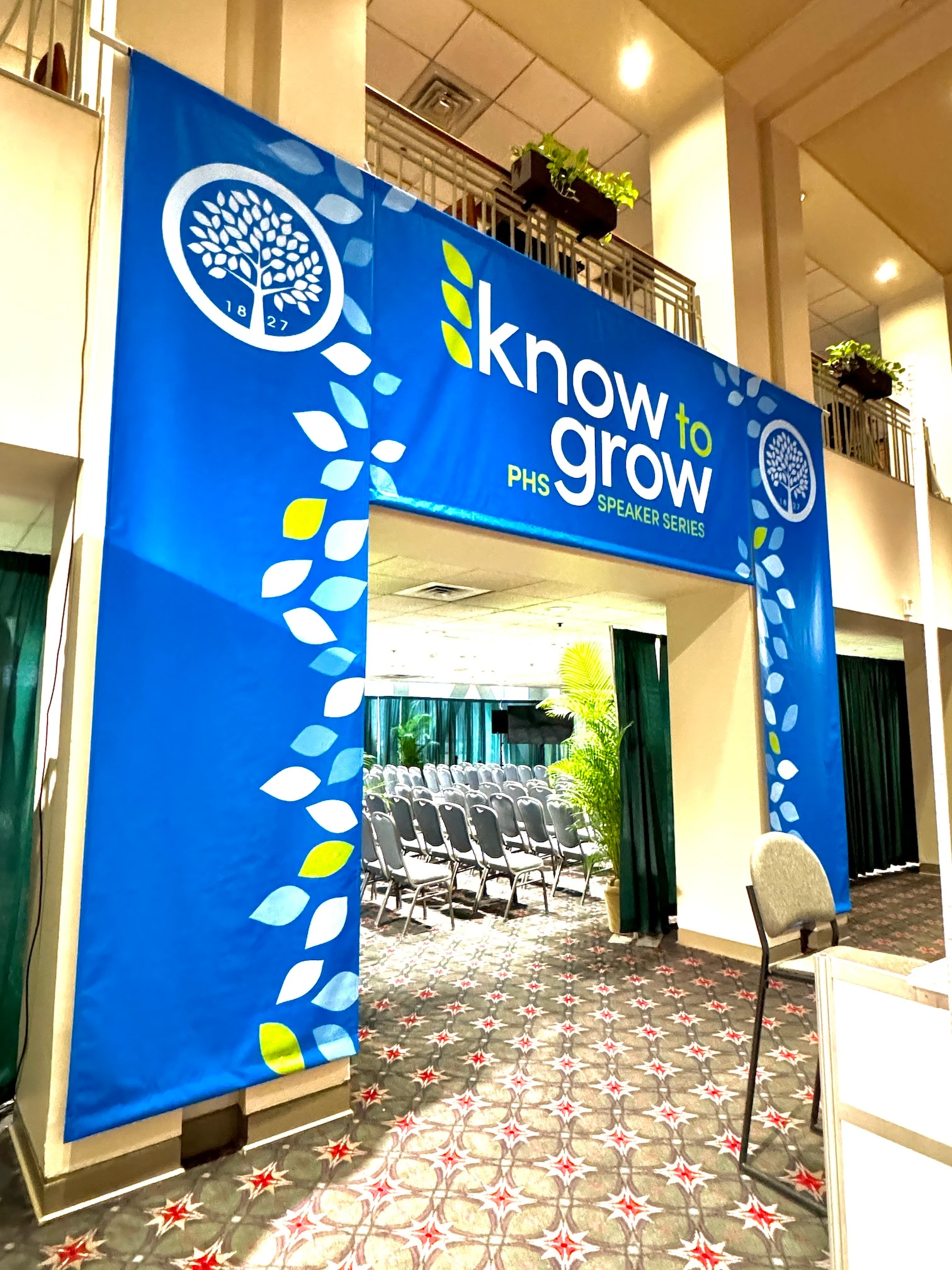 indoor banner for know grow