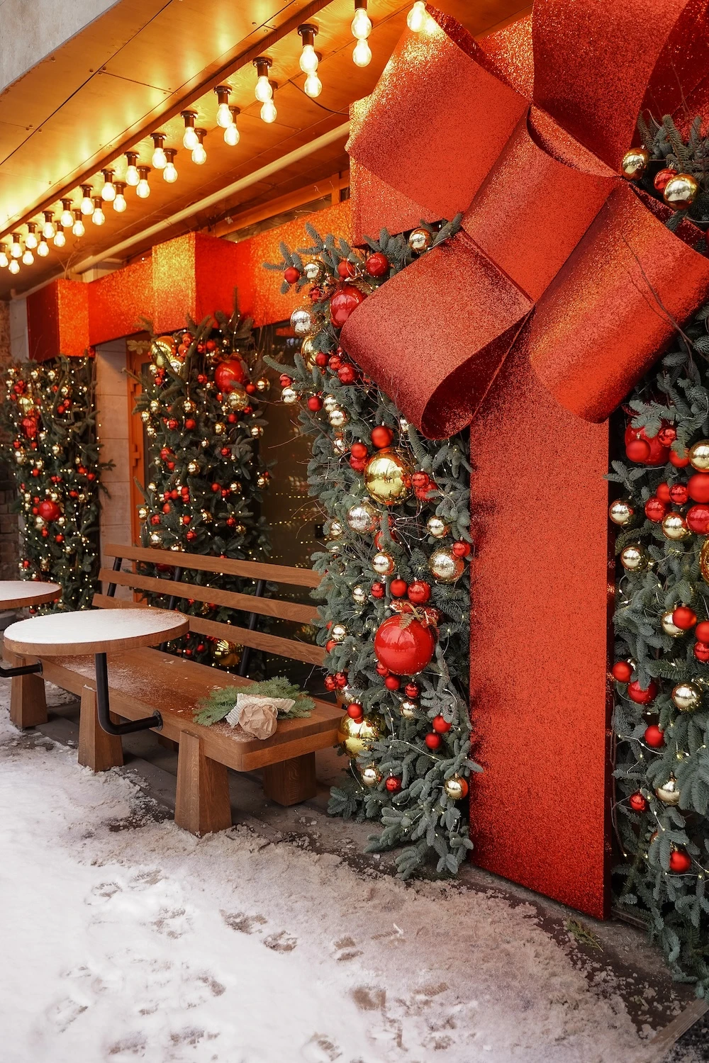 christmas-decor-2023-11-27-05-02-31-utc