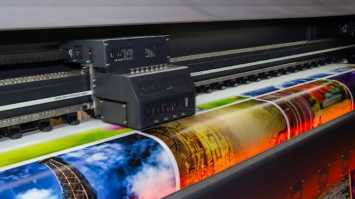 Large-format digital printer producing banner graphics at a leading Atlanta printing company – Color Reflections